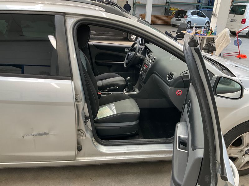 Ford Focus 1.6 Style+ 2010 – снимка 3