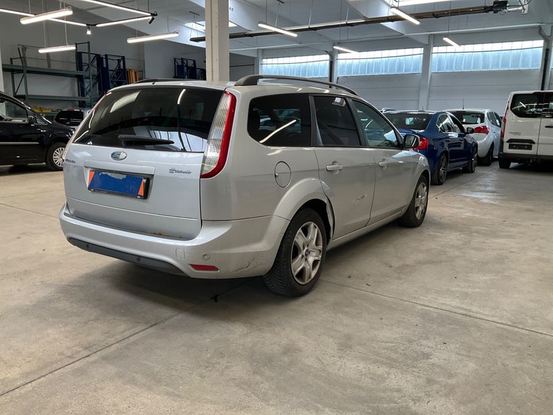 Ford Focus 1.6 Style+ 2010 – снимка 2