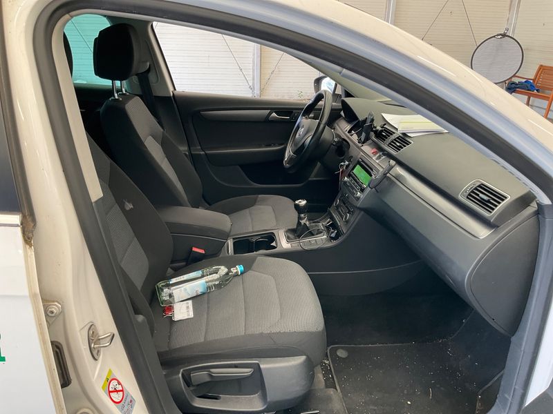 Volkswagen Passat 2.0 TDI Comfortline BlueMotion Tech 2011 – снимка 3