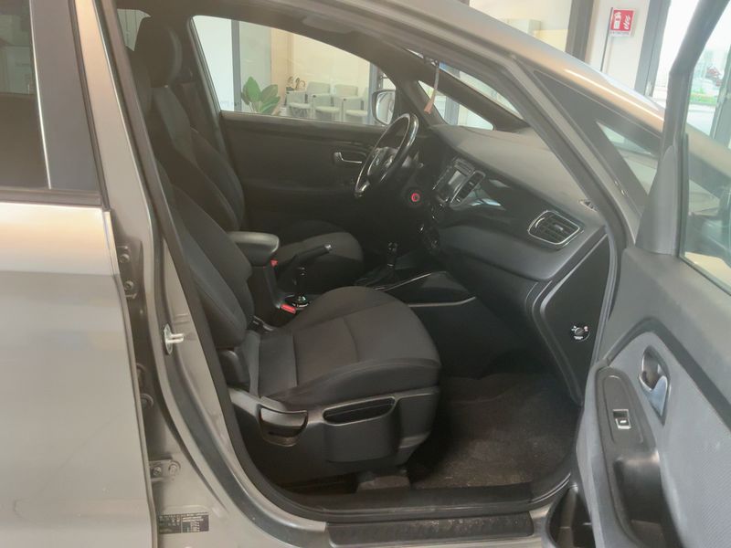Kia Carens 1.7 CRDi Class 2016 – снимка 16