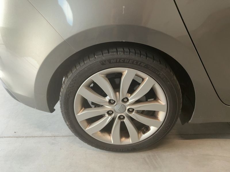 Kia Carens 1.7 CRDi Class 2016 – снимка 9