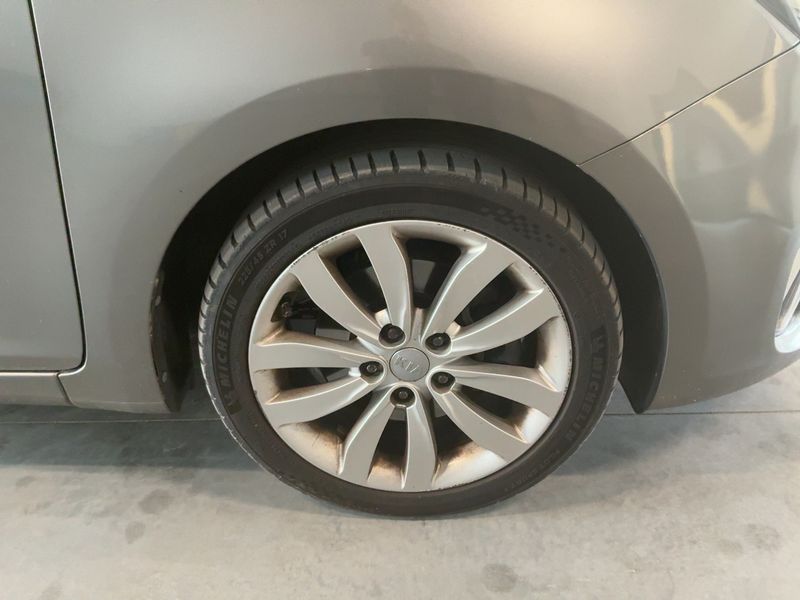 Kia Carens 1.7 CRDi Class 2016 – снимка 11