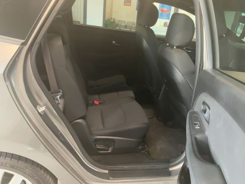 Kia Carens 1.7 CRDi Class 2016 – снимка 19