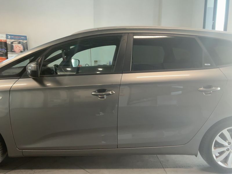 Kia Carens 1.7 CRDi Class 2016 – снимка 4