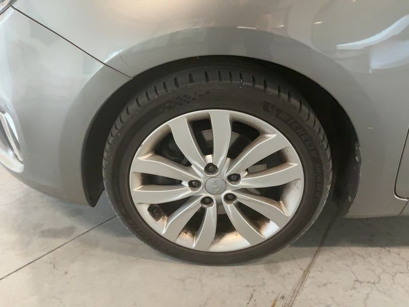 Kia Carens 1.7 CRDi Class 2016 – снимка 3