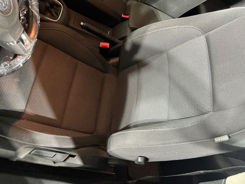 Volkswagen Golf VI 1.6 TDI Rabbit BlueMotion Tech 2012 – снимка 42