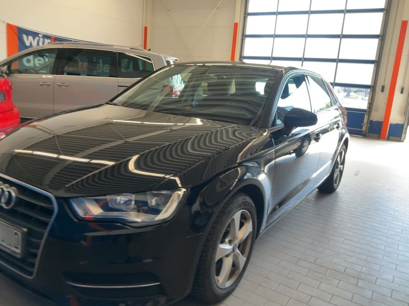Audi A3 Sportback 1.6 TDI Attraction 2013 – снимка 2