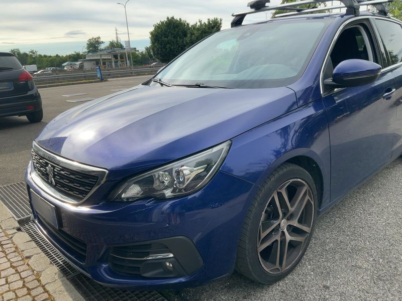 Peugeot 308 1.6 Blue-HDi Allure 2018 – снимка 2