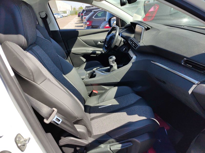 Peugeot 3008 1.5 Blue-HDi Allure 2020 – снимка 10