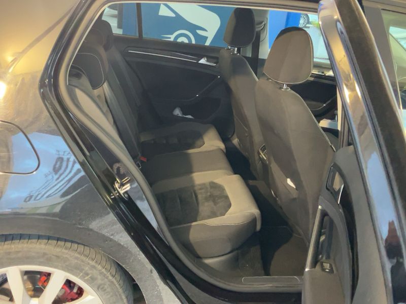 Volkswagen Golf VII 1.6 TDI Executive BlueMotion Tech 2017 – снимка 19