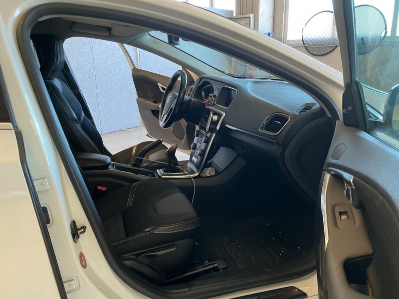 Volvo V40 1.6 D2 Momentum 2013 – снимка 3
