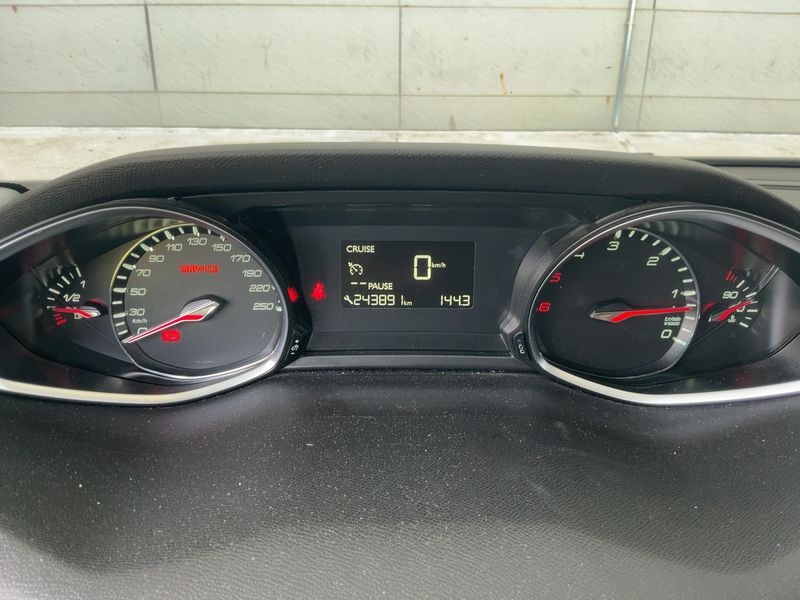 Peugeot 308 1.6 Blue-HDi Allure 2017 – снимка 18