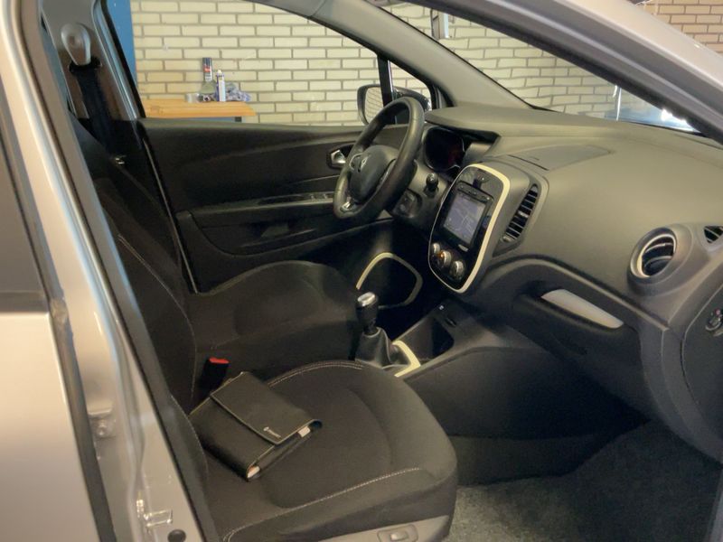 Renault Captur 0.9 TCe Life 2017 – снимка 16