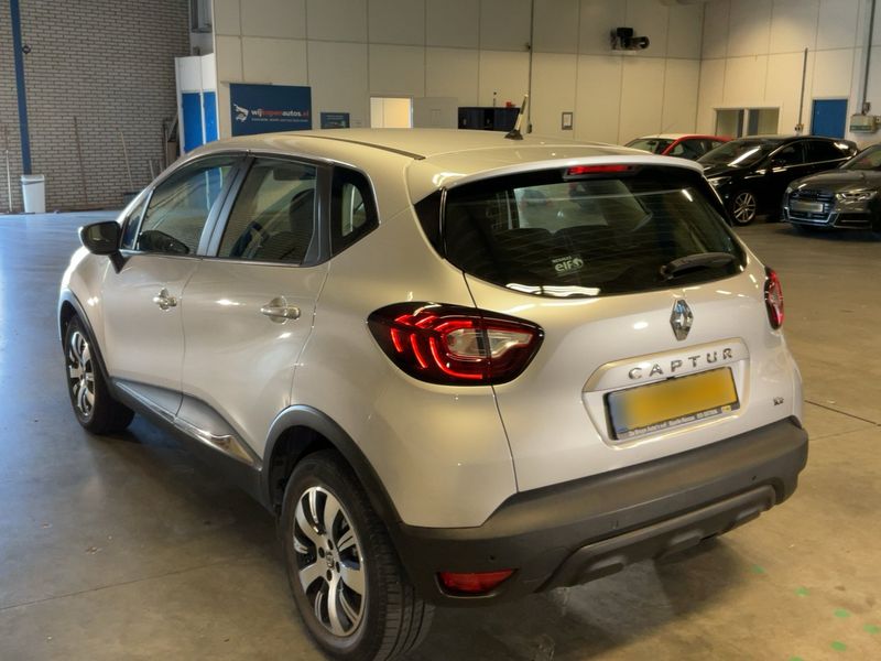 Renault Captur 0.9 TCe Life 2017 – снимка 6