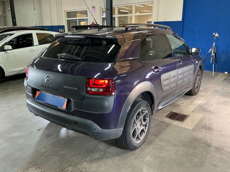 Citroen C4 Cactus 1.2 VTi Shine 2015 – снимка 2