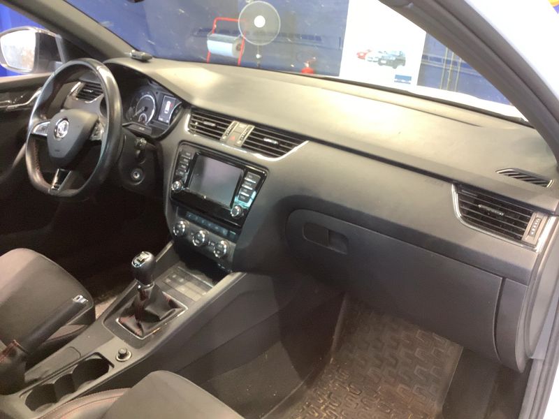 Skoda Octavia 2.0 TSI RS 2016 – снимка 18