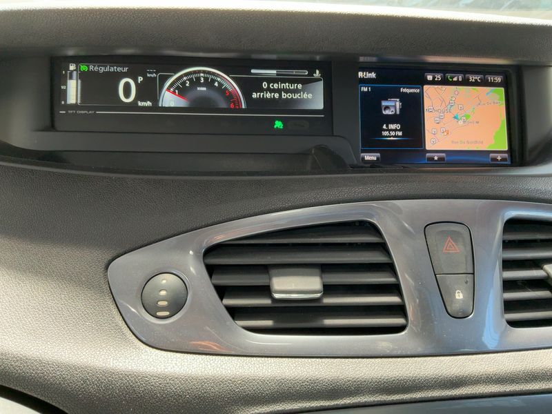 Renault Scenic 1.5 dCi Xmod BOSE Edition 2015 – снимка 18