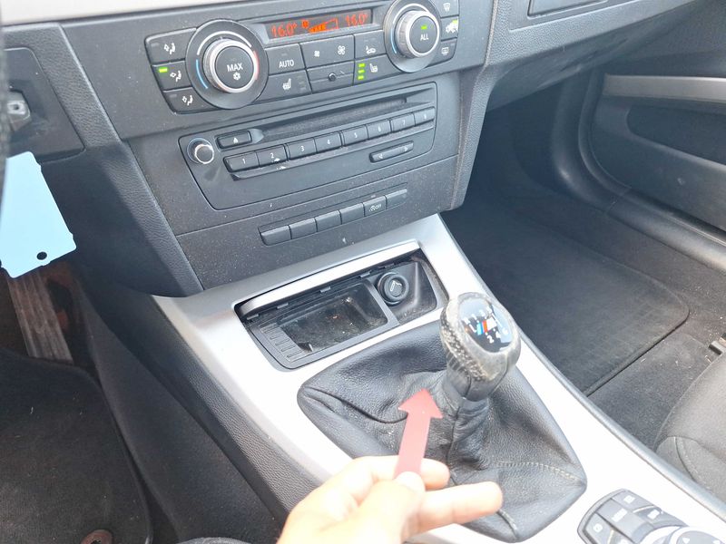 BMW 3er 318d 2010 – снимка 24