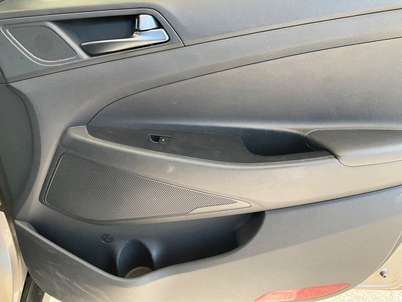 Hyundai Tucson 1.7 CRDi Sound Edition ISG 2WD 2018 – снимка 30