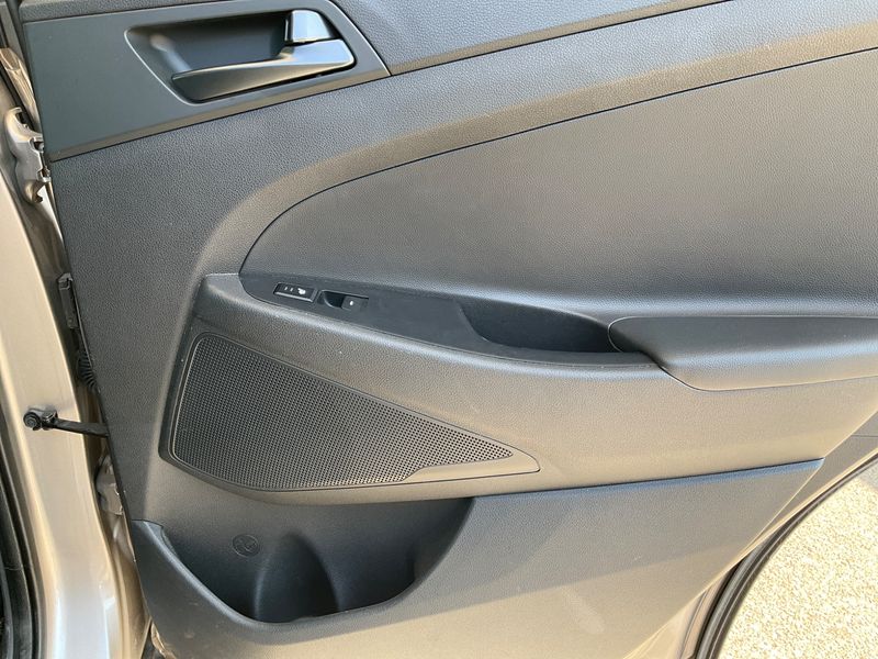 Hyundai Tucson 1.7 CRDi Sound Edition ISG 2WD 2018 – снимка 32