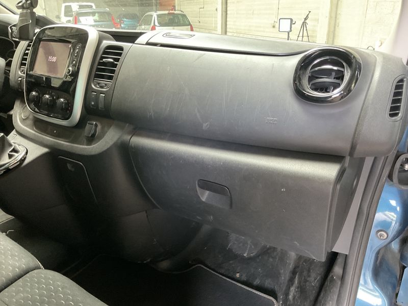 Opel Vivaro 1.6 CDTI Biturbo Combi L1H1 2,7t 2017 – снимка 32