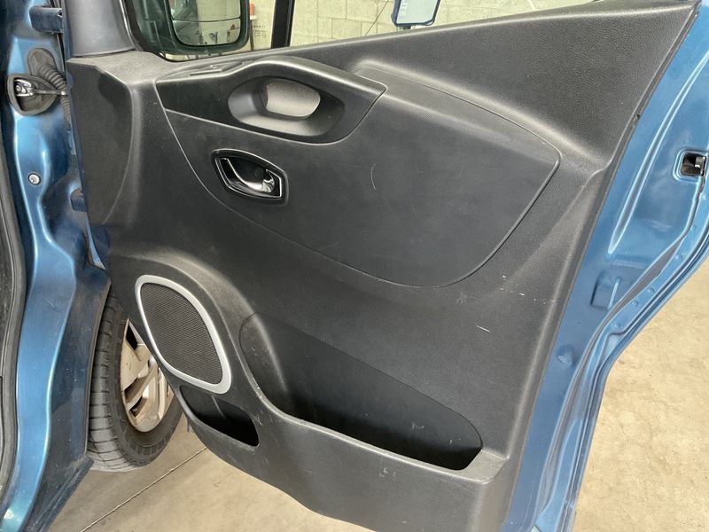 Opel Vivaro 1.6 CDTI Biturbo Combi L1H1 2,7t 2017 – снимка 33