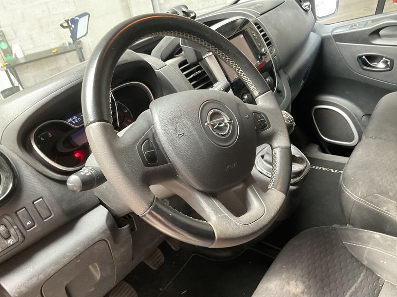 Opel Vivaro 1.6 CDTI Biturbo Combi L1H1 2,7t 2017 – снимка 37
