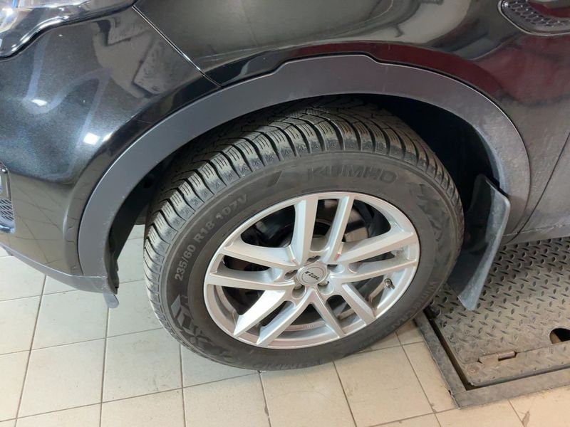 Land Rover Discovery Sport 2.0 Td4 SE AWD 2019 – снимка 3