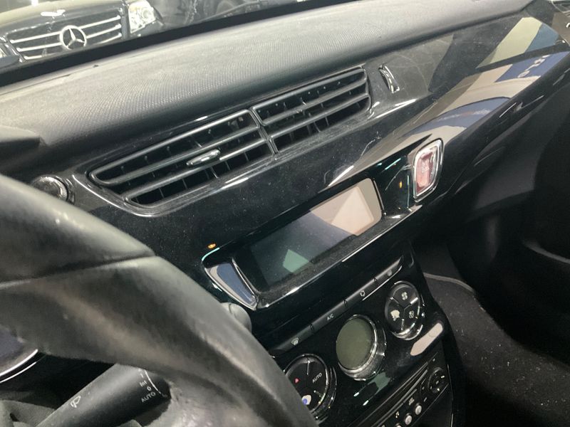 Citroen DS3 1.6 HDi SoChic 2015 – снимка 27