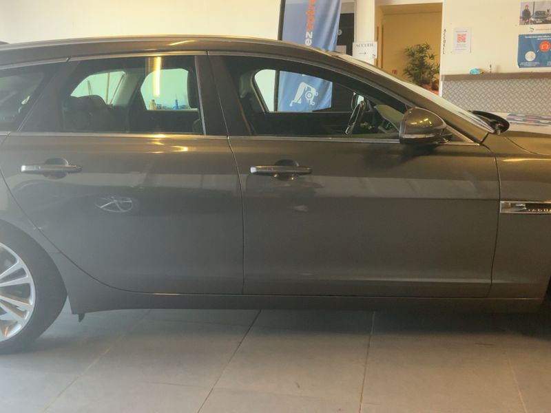 Jaguar XF 25d Portfolio AWD 2017 – снимка 10