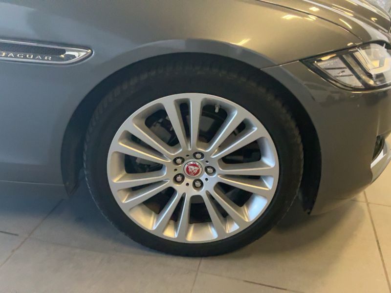 Jaguar XF 25d Portfolio AWD 2017 – снимка 11