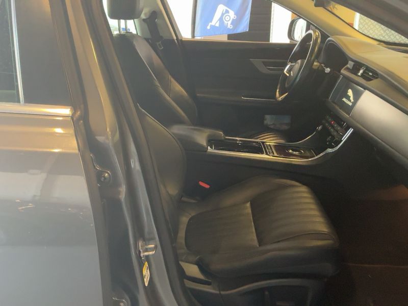 Jaguar XF 25d Portfolio AWD 2017 – снимка 16