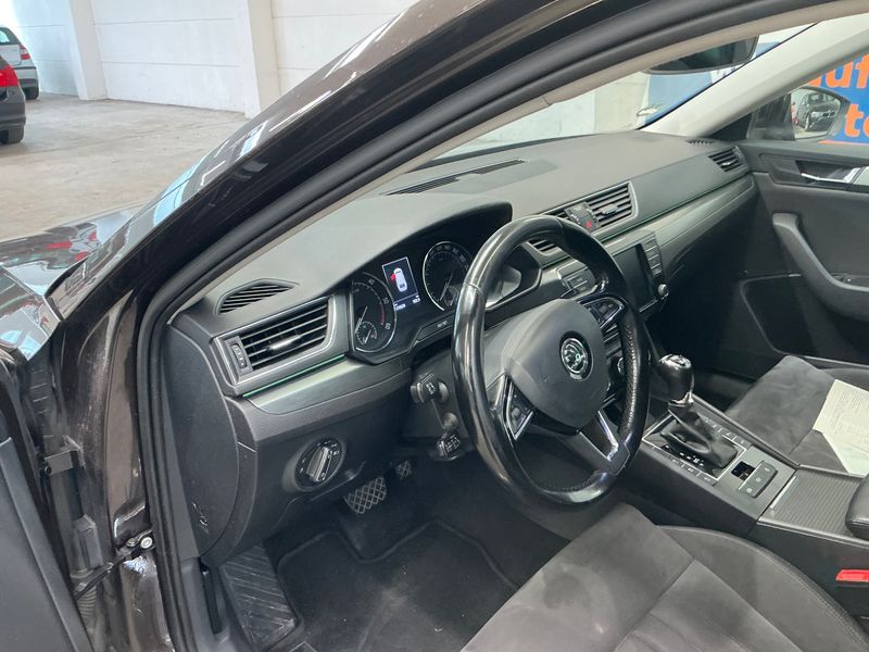 Skoda Superb 2.0 TDI Style 4x4 2015 – снимка 32