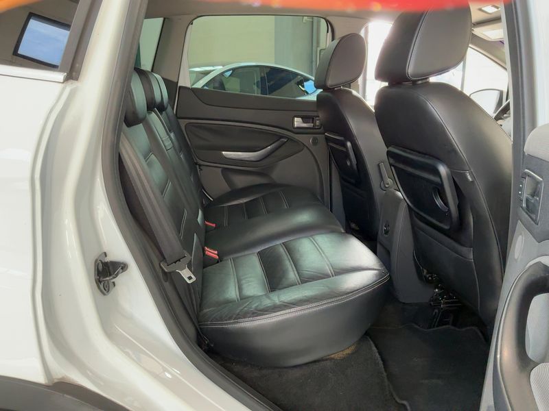 Ford Kuga 2.0 TDCi Titanium 2011 – снимка 19