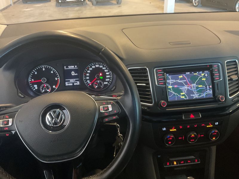 Volkswagen Sharan 2.0 TDI Highline BlueMotion Tech 2016 – снимка 19