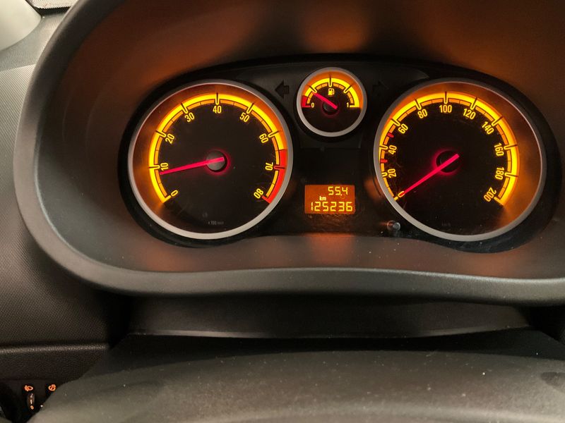 Opel Corsa 1.4 Satellite 2011 – снимка 18