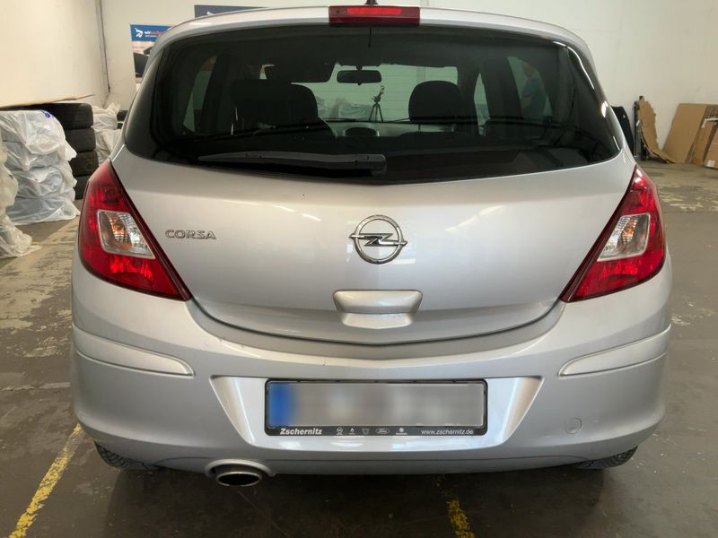 Opel Corsa 1.4 Satellite 2011 – снимка 7