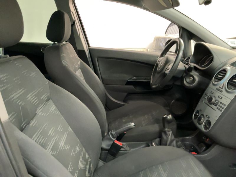 Opel Corsa 1.4 Satellite 2011 – снимка 16
