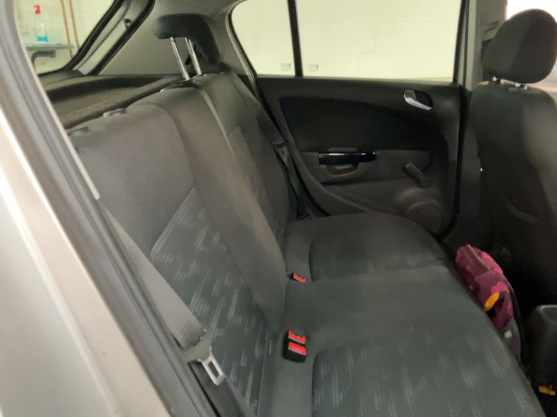 Opel Corsa 1.4 Satellite 2011 – снимка 19