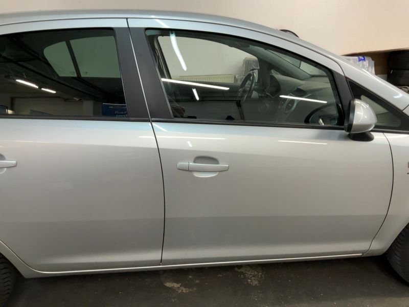 Opel Corsa 1.4 Satellite 2011 – снимка 10