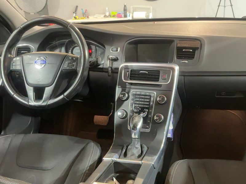 Volvo S60 2.0 D4 Kinetic 2015 – снимка 17