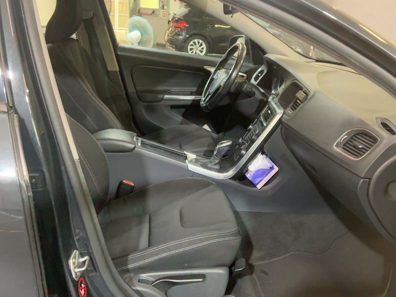 Volvo S60 2.0 D4 Kinetic 2015 – снимка 16
