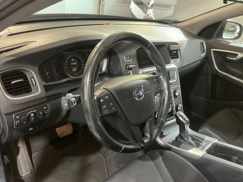 Volvo S60 2.0 D4 Kinetic 2015 – снимка 26