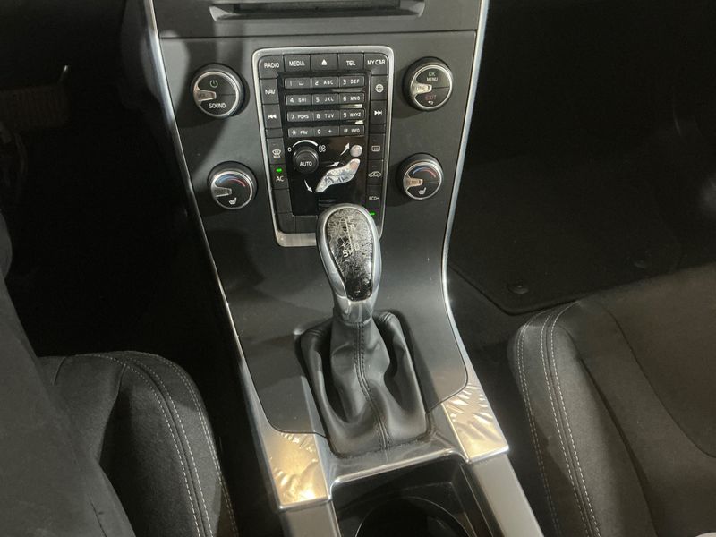 Volvo S60 2.0 D4 Kinetic 2015 – снимка 25