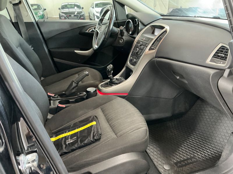 Opel Astra 1.4 Turbo Design Edition 2011 – снимка 3