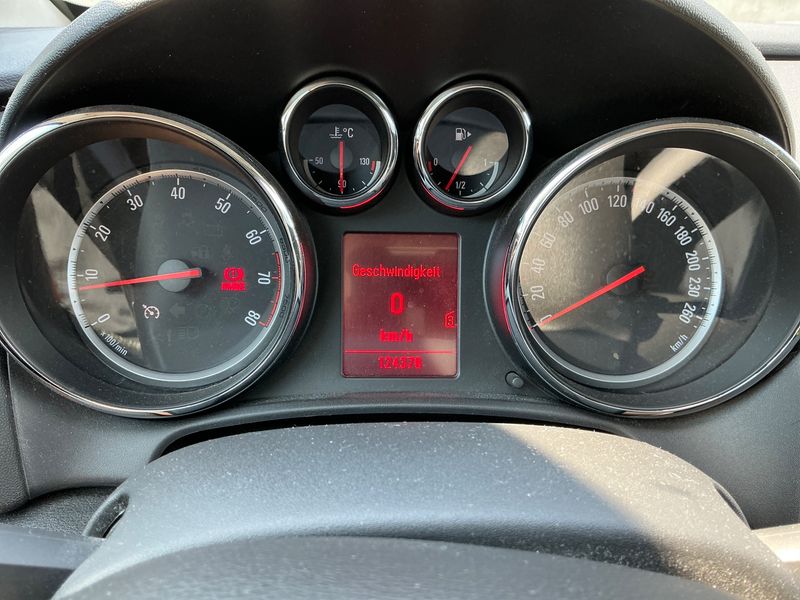 Opel Astra 1.4 Turbo Design Edition 2011 – снимка 4