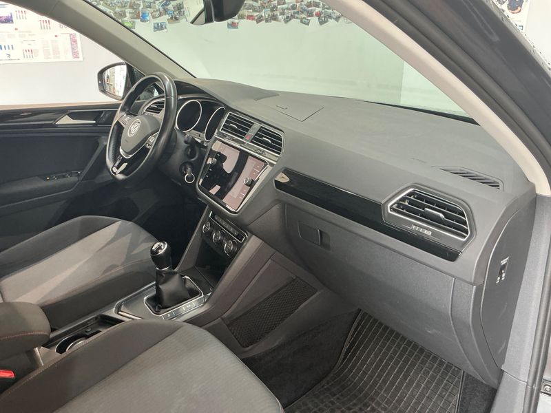 Volkswagen Tiguan 2.0 TDI Sound BlueMotion Tech 2017 – снимка 23