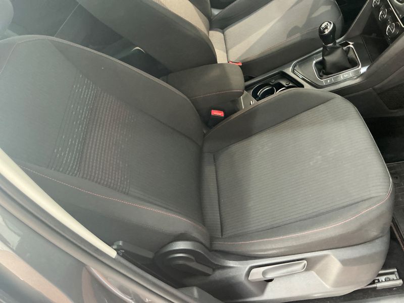 Volkswagen Tiguan 2.0 TDI Sound BlueMotion Tech 2017 – снимка 26