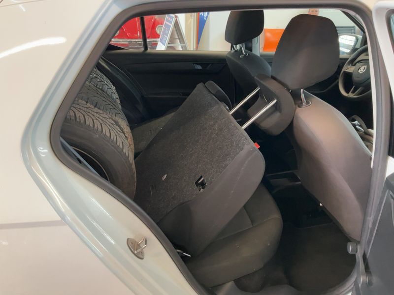 Skoda Fabia 1.0 MPI Cool Plus 2019 – снимка 20