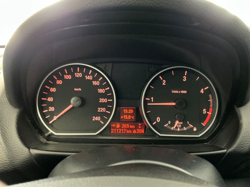 BMW 1er 118d Premiere 2010 – снимка 4